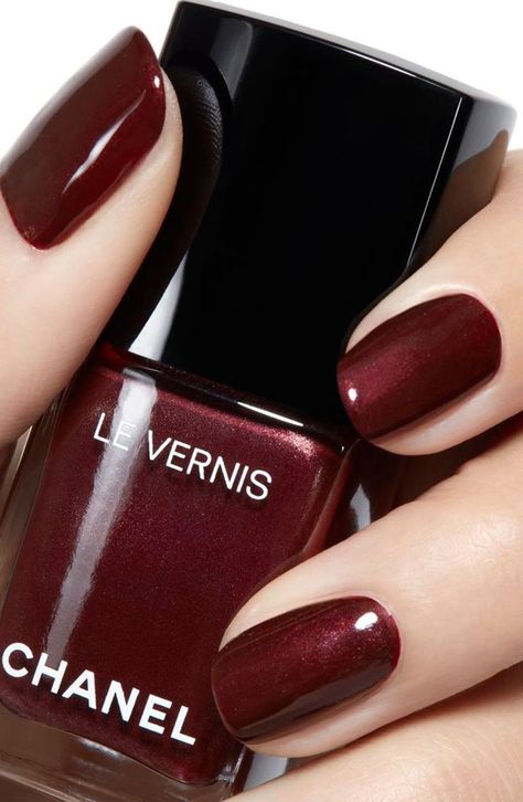 The Perfect Red Nail Chanel Le Vernis Nail Colour in 528 Rouge Puissant   Della Favorite